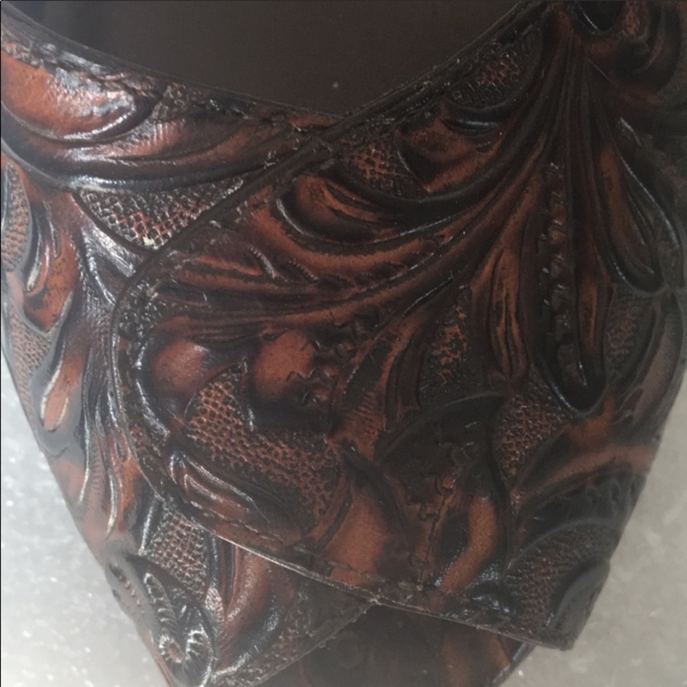 Beautiful brown leather Coldwater Creek shoes